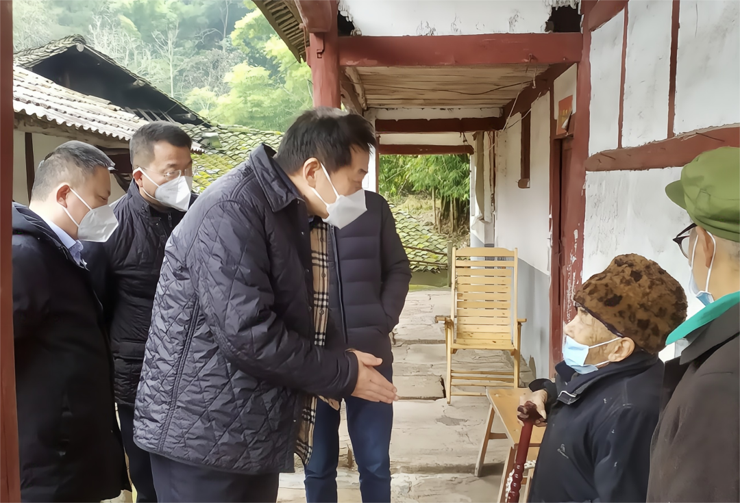 四川省尊龙凯时集团党委书记、董事长任丁率队赴嘉陵区开展帮扶工作