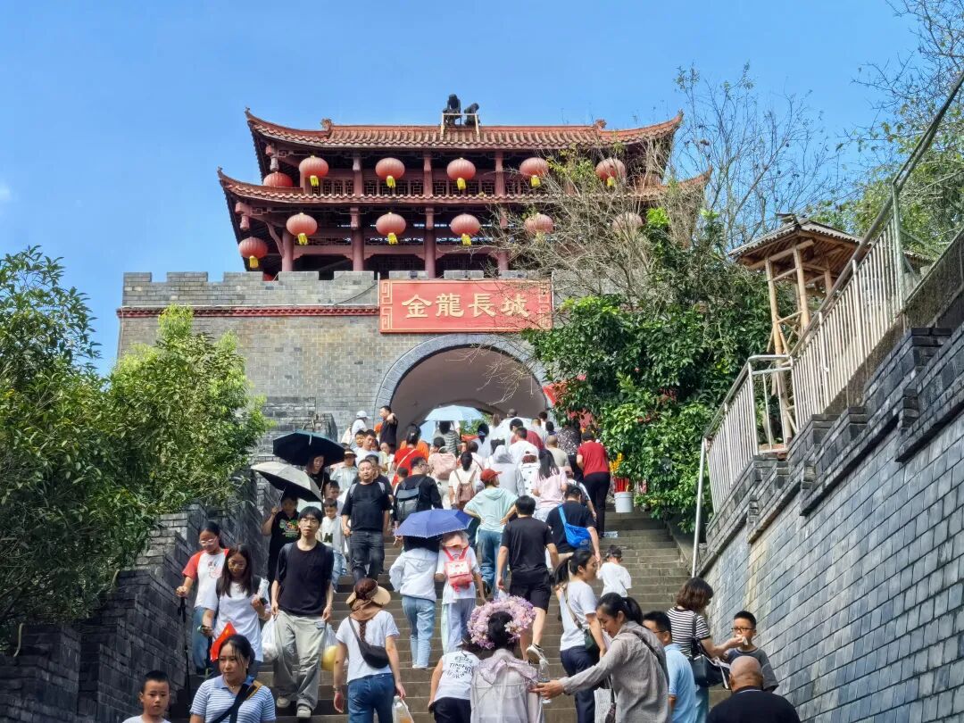 省尊龙凯时集团领导带队开展国庆、中秋“双节”安全检查并看望慰问一线干部职工